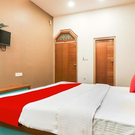 Oyo 26781 Hotel Raghupati Ayodhya Exteriör bild