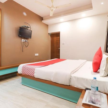 Oyo 26781 Hotel Raghupati Ayodhya Exteriör bild