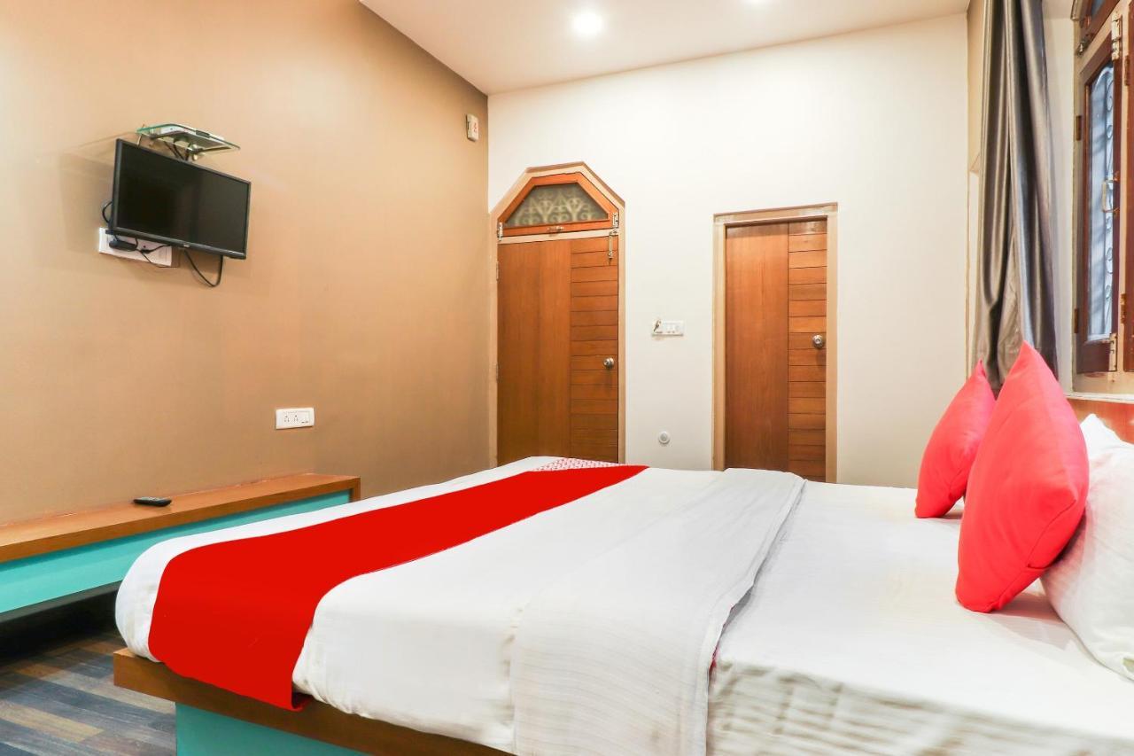 Oyo 26781 Hotel Raghupati Ayodhya Exteriör bild