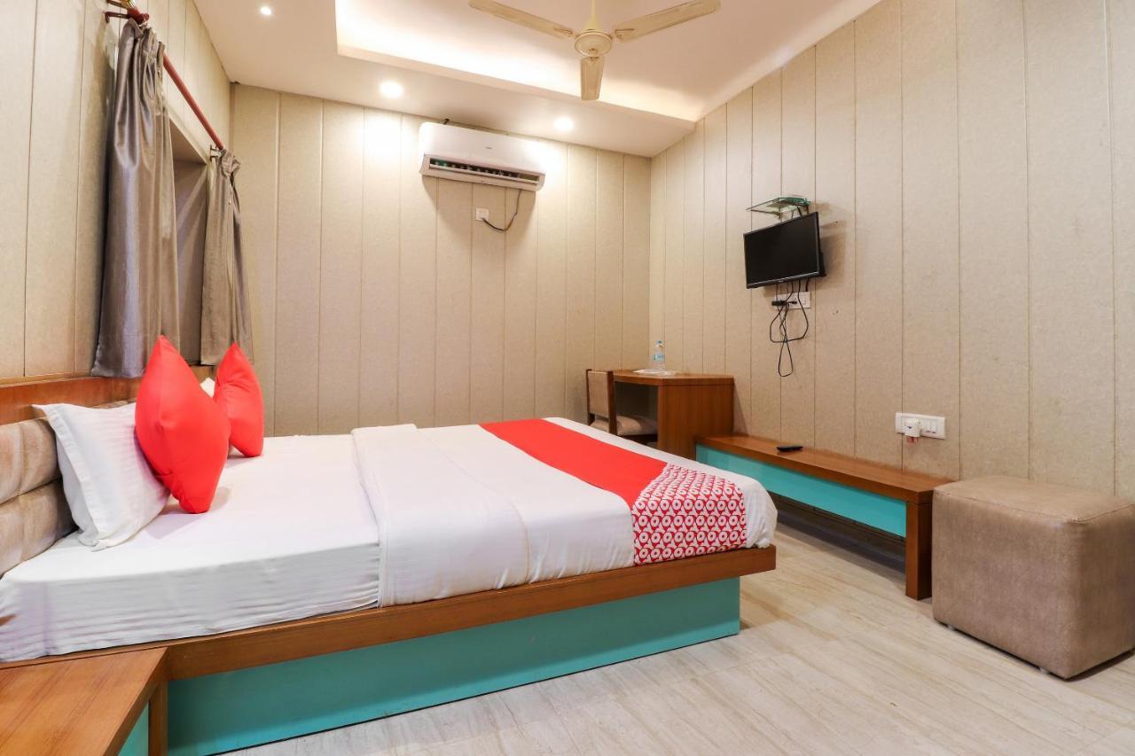 Oyo 26781 Hotel Raghupati Ayodhya Exteriör bild