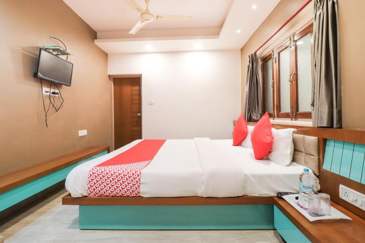 Oyo 26781 Hotel Raghupati Ayodhya Exteriör bild