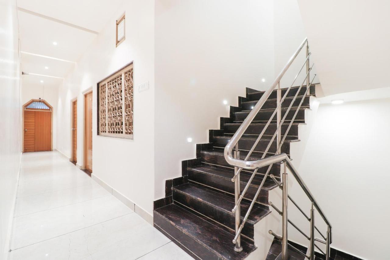 Oyo 26781 Hotel Raghupati Ayodhya Exteriör bild