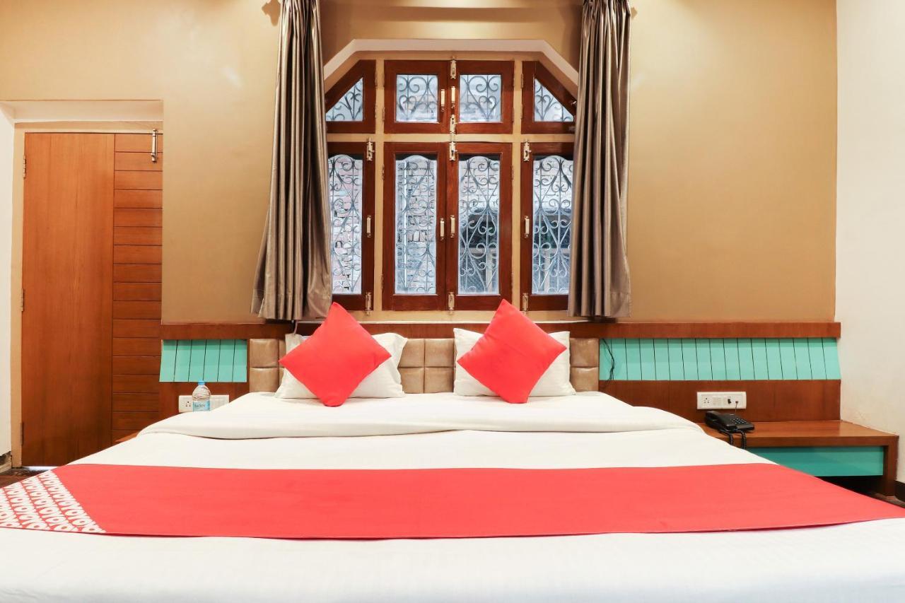 Oyo 26781 Hotel Raghupati Ayodhya Exteriör bild