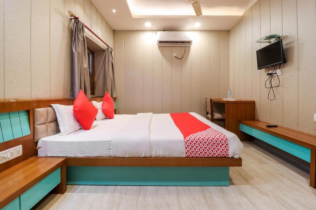 Oyo 26781 Hotel Raghupati Ayodhya Exteriör bild