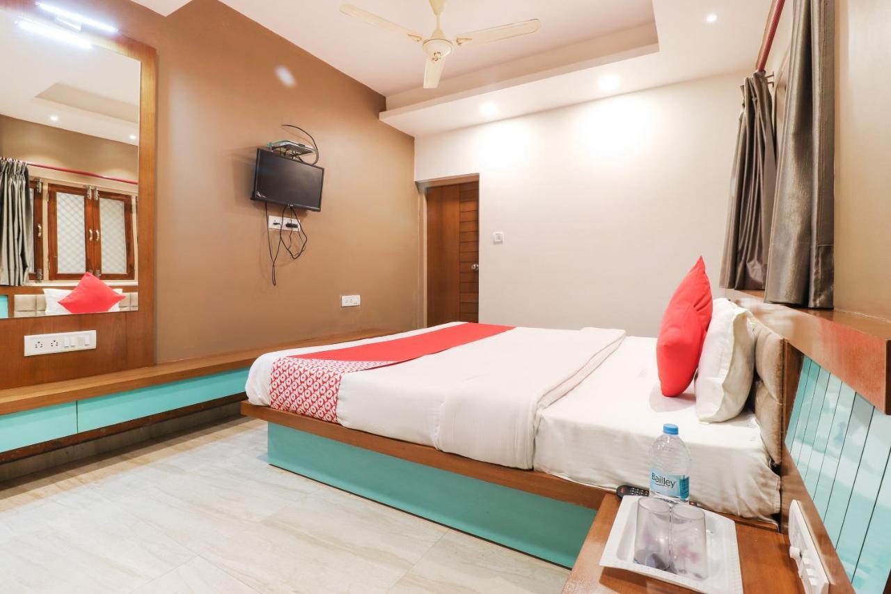 Oyo 26781 Hotel Raghupati Ayodhya Exteriör bild