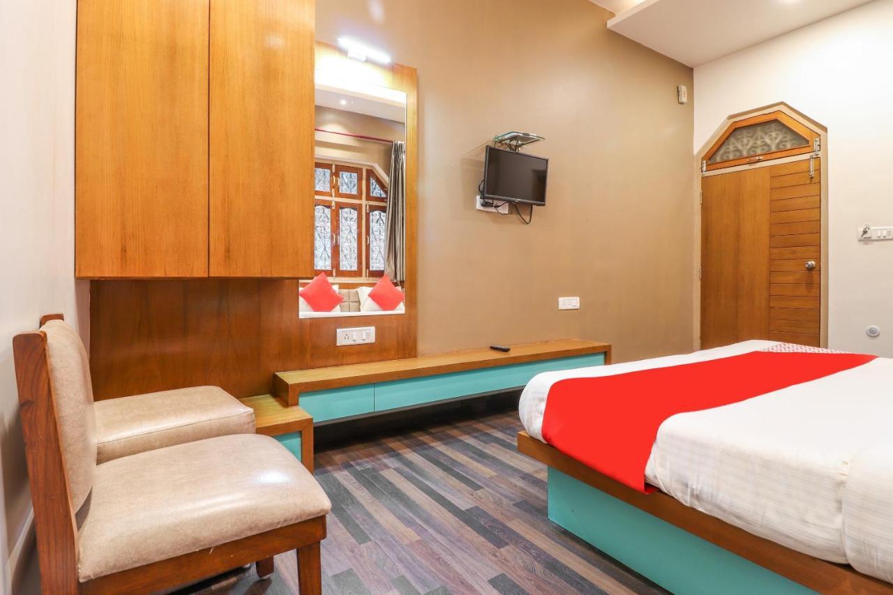 Oyo 26781 Hotel Raghupati Ayodhya Exteriör bild