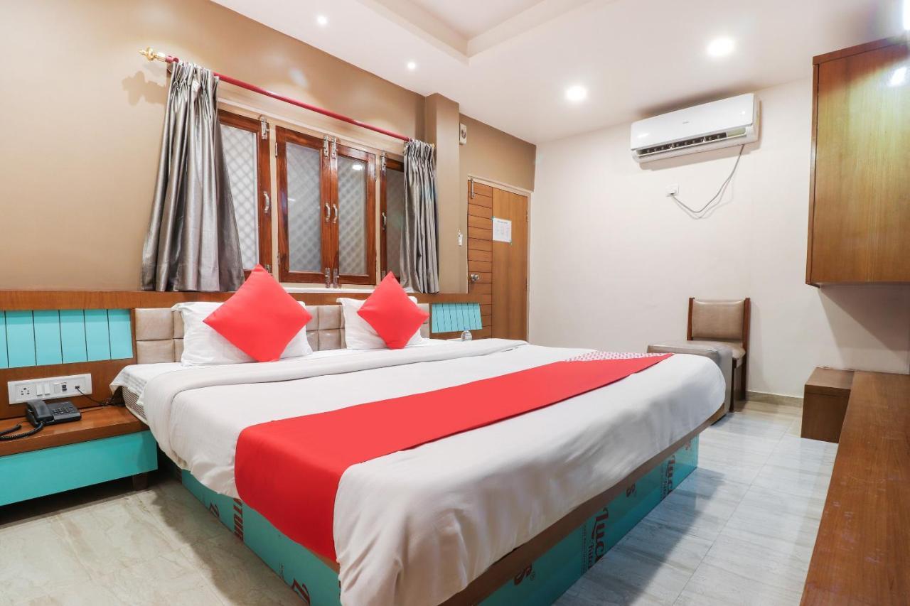 Oyo 26781 Hotel Raghupati Ayodhya Exteriör bild