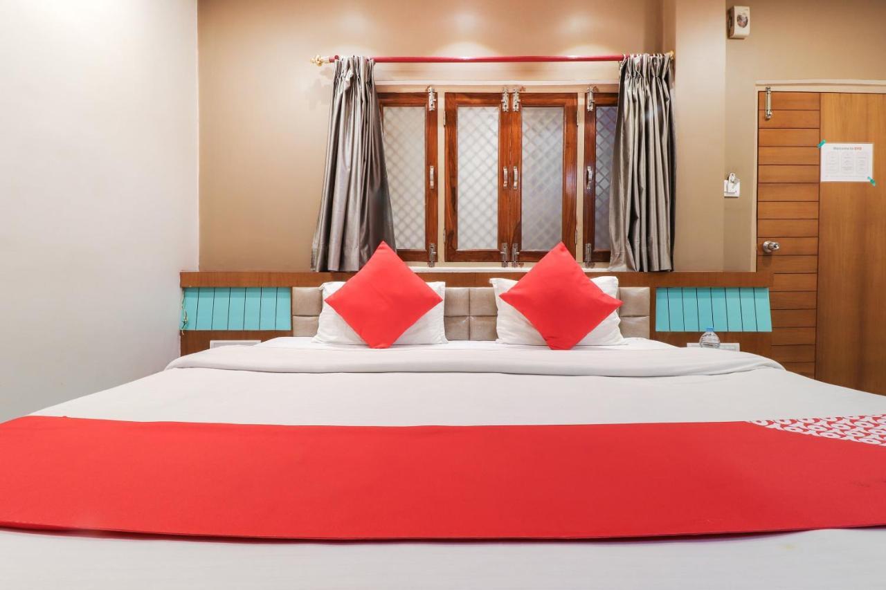 Oyo 26781 Hotel Raghupati Ayodhya Exteriör bild