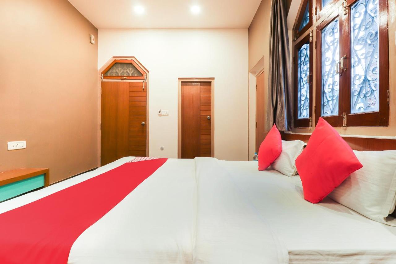 Oyo 26781 Hotel Raghupati Ayodhya Exteriör bild
