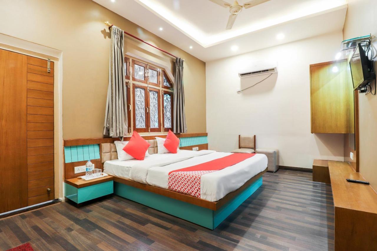 Oyo 26781 Hotel Raghupati Ayodhya Exteriör bild